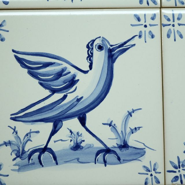 Tile painting workshop in the Algarve - Meet Margarida: The Lesson Starts with Practice Tiles, Not Guesswork