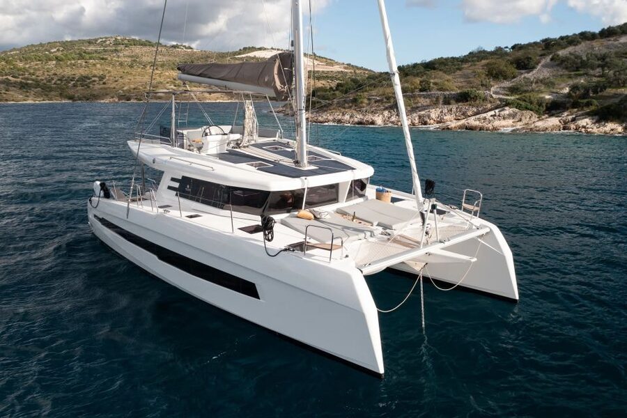 Vilamoura: Algarve Half-Day Private Catamaran Charter - What’s on board: welcome drinks, wine, snack boards, and included comfort items