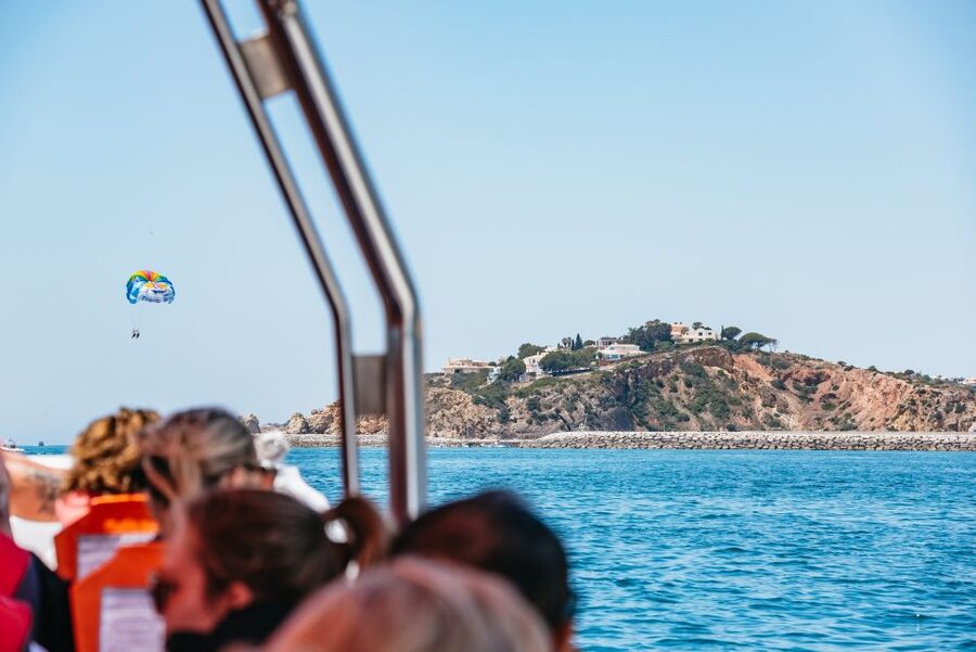 Vilamoura: Benagil Cave Boat Tour with Entry - 2.5 hours on the water: the timing that fits a real vacation day